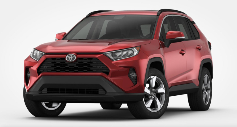 За сколько сегодня реально купить в России новые Toyota Camry и RAV4