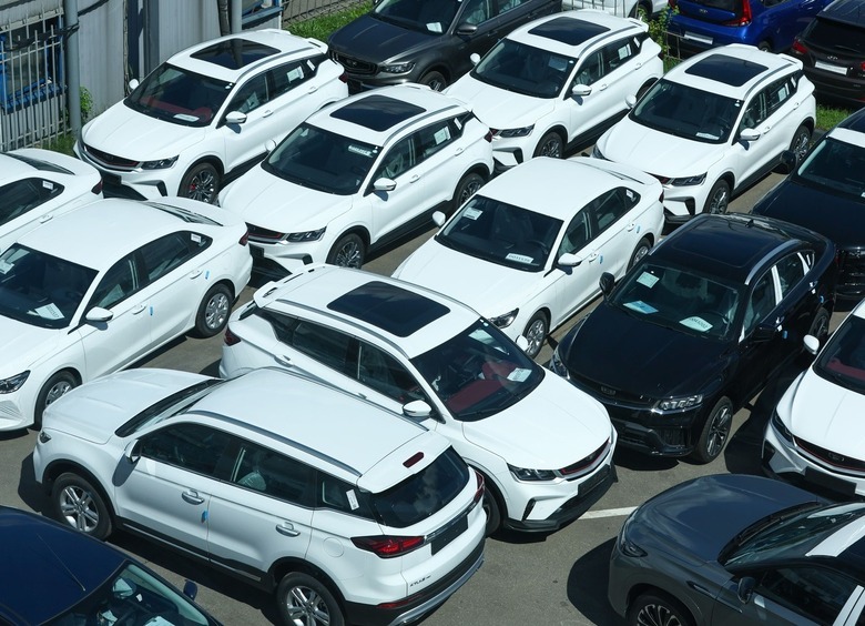 За полгода автомобили в России подорожали на 14%